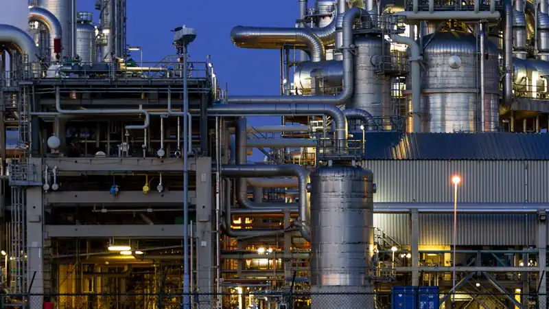Pipelines in the Chemical and Electric Power Industries
